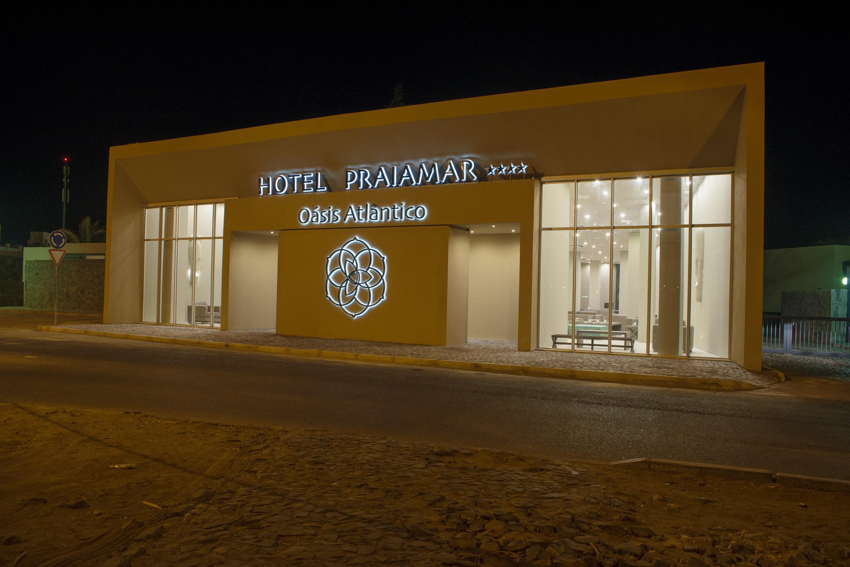 Oasis Praiamar Buitenkant foto