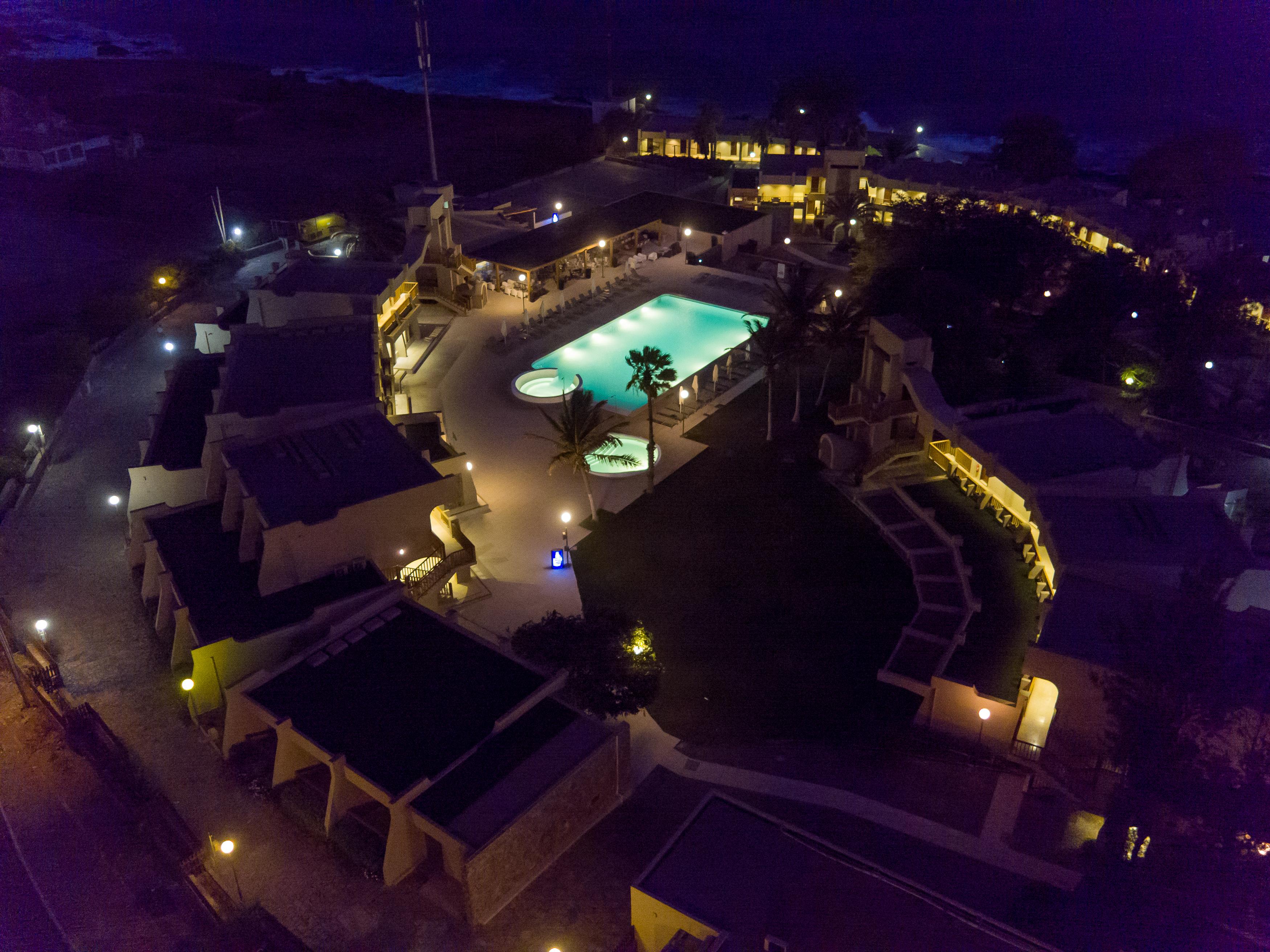 Oasis Praiamar Buitenkant foto