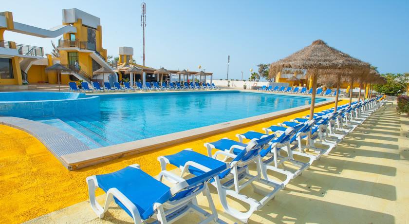 Oasis Praiamar Buitenkant foto